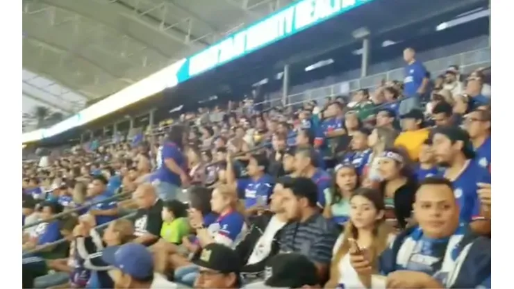 La más fiel: Afición de Cruz Azul repleta el estadio de LA Galaxy