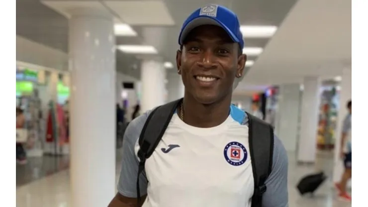 Excelente: Angulo reporta con Cruz Azul en USA y jugará Leagues Cup