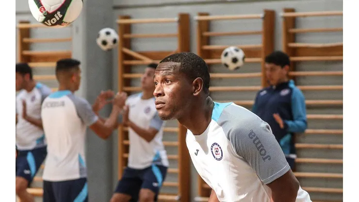 En su lugar está el lesionado Jonathan Rodríguez