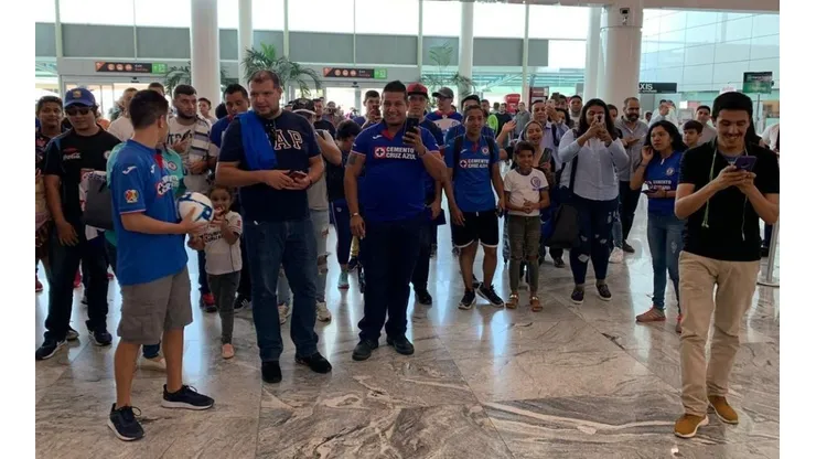 El masivo recibimiento a Cruz Azul en Guadalajara antes de enfrentar a Atlas