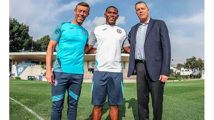 Bryan Angulo ya tiene su visa de trabajo y mañana reportará con Cruz Azul