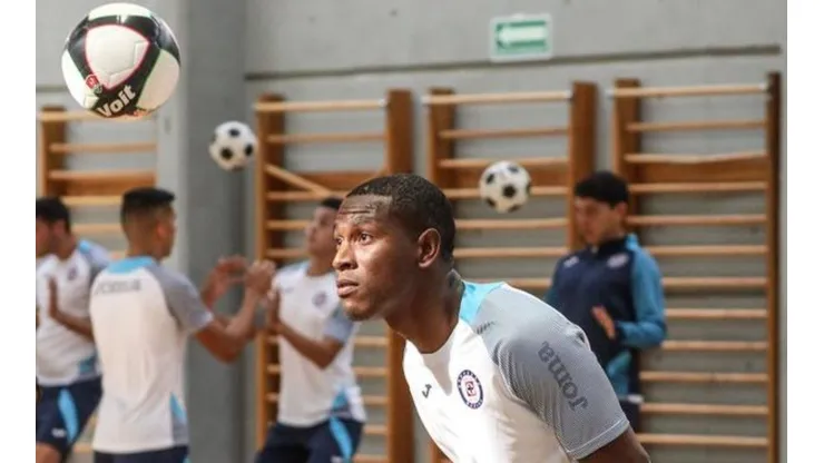 El ecuatoriano podría ser citado ante Atlas