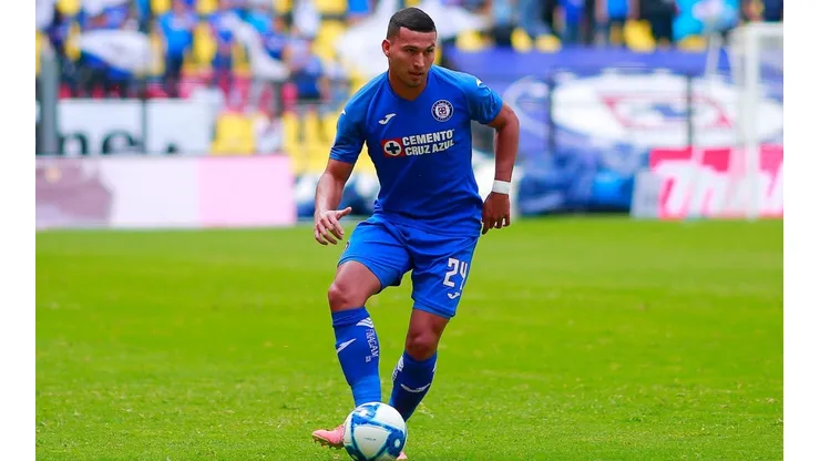 Escobar controla el balón frente a Juárez.