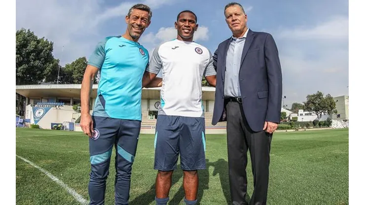 Cruz Azul confirma el dorsal de Bryan Angulo para el Apertura 2019