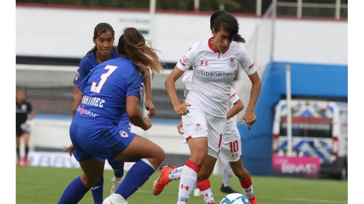Cruz Azul enfrentando a Toluca en la Femenil.