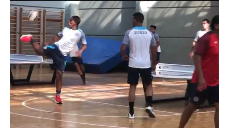 ¿Qué le falta a Bryan Angulo para poder ser inscrito por Cruz Azul?