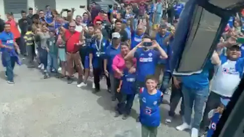 Cruz Azul llega a La Corregidora para enfrentar a Querétaro apoyado por miles de aficionados