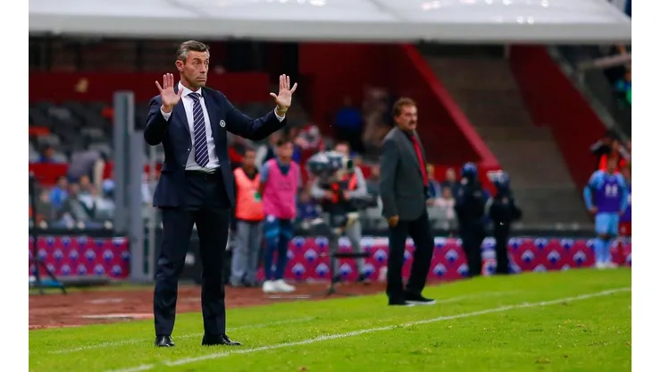 Destrozan a Pedro Caixinha en redes sociales tras su peor derrota dirigiendo a Cruz Azul