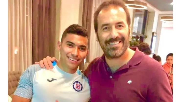 Invitado de honor: Joaquín Beltrán visita la concentración de Cruz Azul