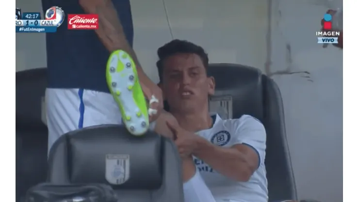 Fea lesión de Igor Lichnovsky obliga a Cruz Azul a cambiarlo en el 1T