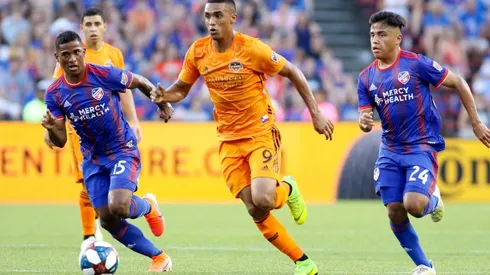 Mauro Manotas sigue siendo el delantero deseado por Cruz Azul