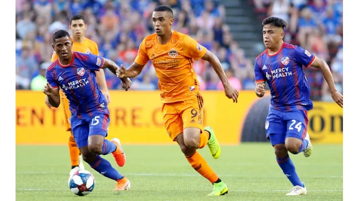 Mauro Manotas sigue siendo el delantero deseado por Cruz Azul
