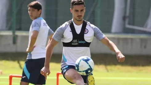 Eustáquio toca balón pero sigue sin fecha de regreso a las canchas