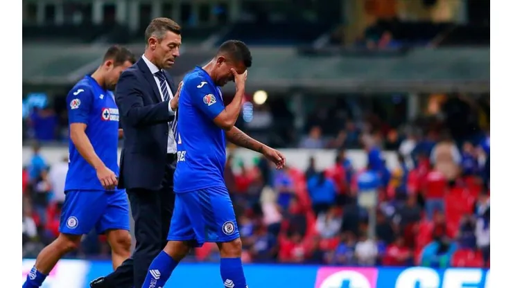 Elías Hernández junto a Pedro Caixinha.