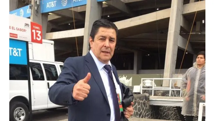 Invitado de honor: Luis Fernando Tena llega al Azteca