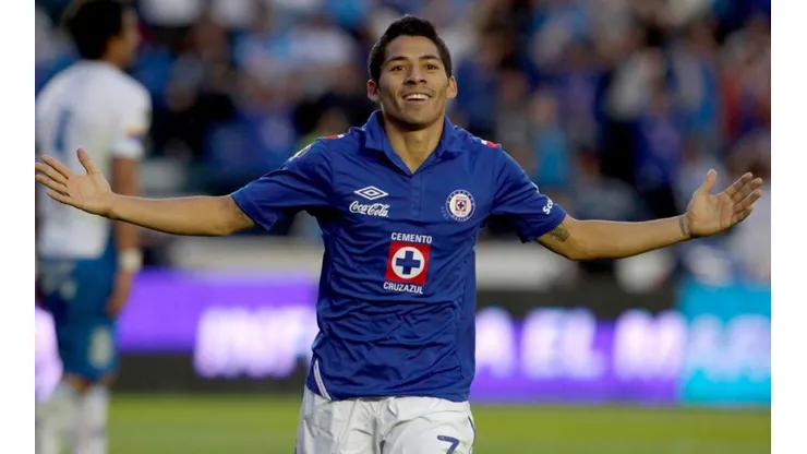 Javier Aquino en Cruz Azul.