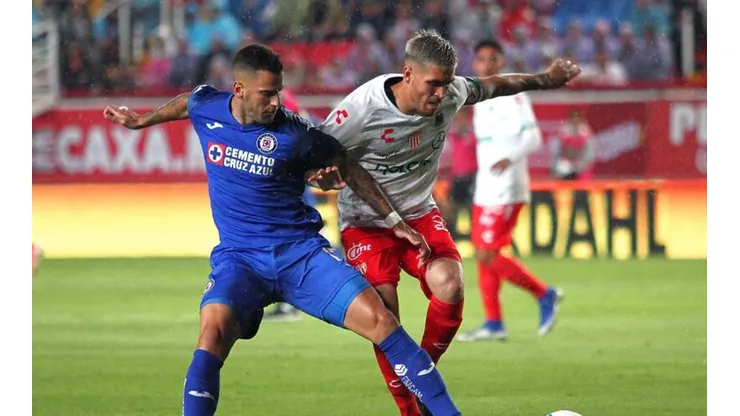Cruz Azul enfrentando a Necaxa.