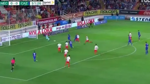 VIDEO: Le anulan gol a Cruz Azul por falta de Édgar Méndez en el penal de Milton Caraglio