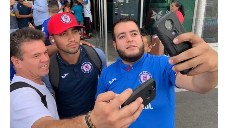 Recibimiento al plantel de Cruz Azul.