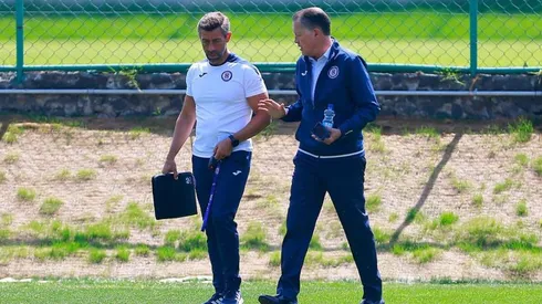 Ricardo Peláez junto a Pedro Caixinha.