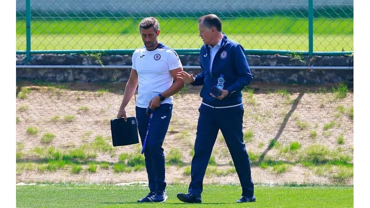 Ricardo Peláez junto a Pedro Caixinha.
