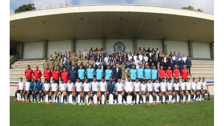Cruz Azul se toma su foto oficial del Apertura 2019 con la Supercopa MX