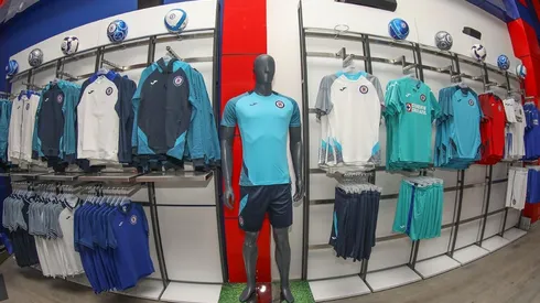 Cruz Azul inaugura su nueva tienda oficial en La Noria