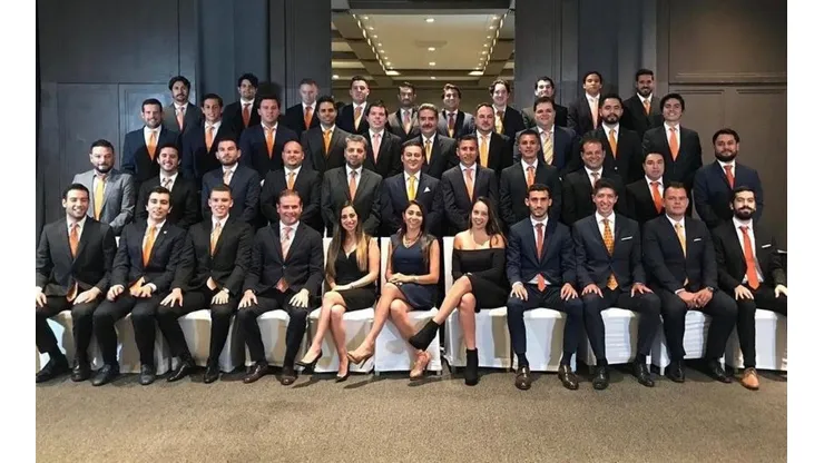 El Catita se titula de un Máster en Administración del Fútbol