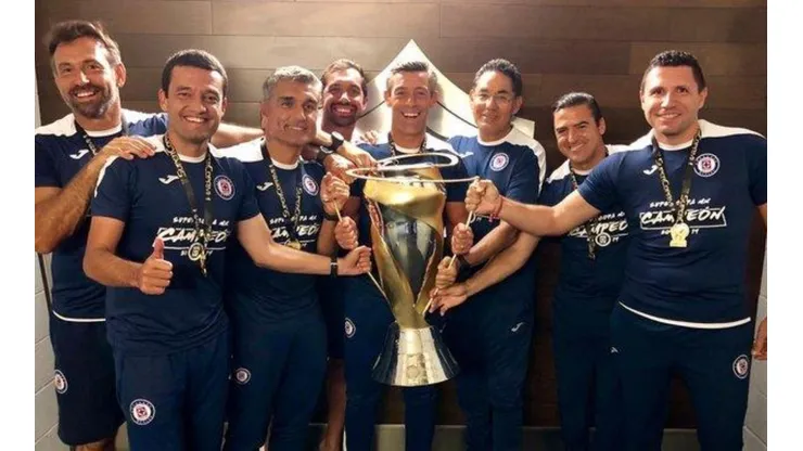 Pedro Caixinha celebra la Supercopa por "la ambición de hacer más grande a Cruz Azul"