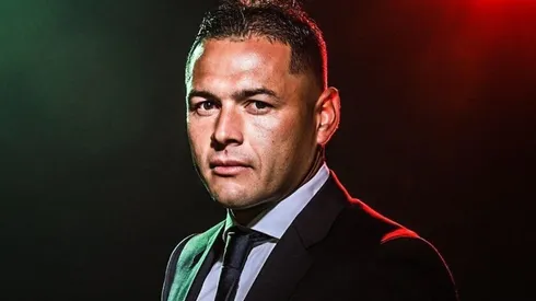 La emoción de Aguilar tras recibir el premio a mejor defensa