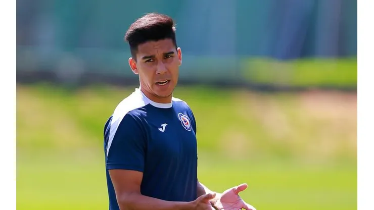 Guillermo Fernández en el entrenamiento de Cruz Azul.