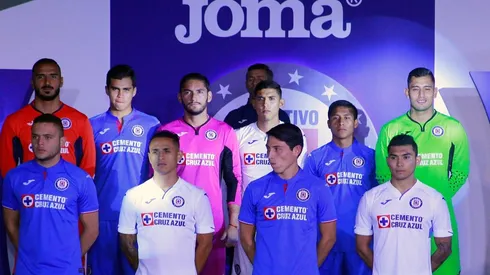 Habrá que esperar menos para ver nuestros nuevos uniformes