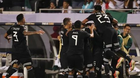 México celebrando la anotación.