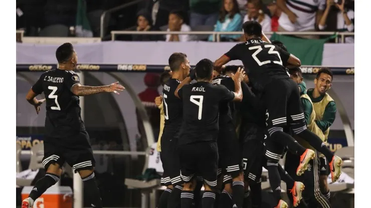 México celebrando la anotación.