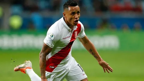 Yoshimar Yotún celebrando su gol.