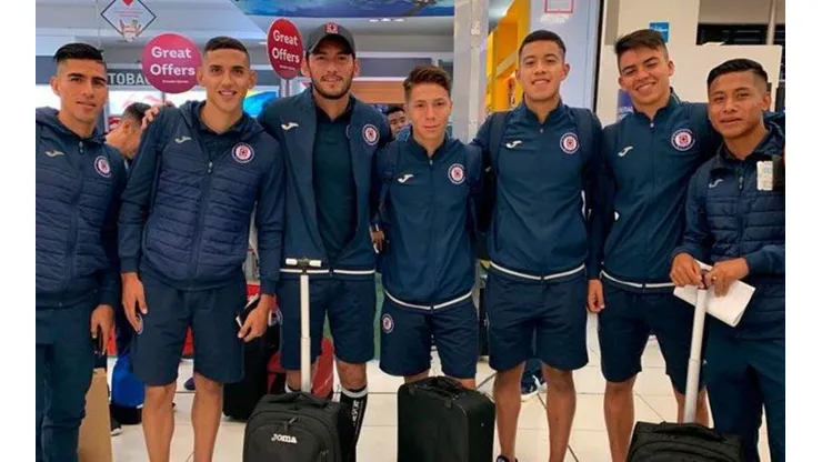 Jugadores de Cruz Azul viajando a Estados Unidos.