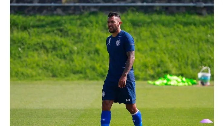 Walter Montoya en el entrenamiento de Cruz Azul.