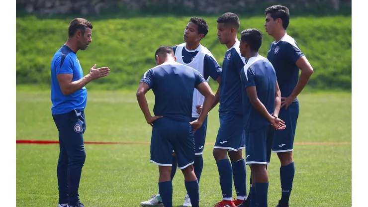 Caixinha mueve sus piezas de cara a reforzar la ofensiva