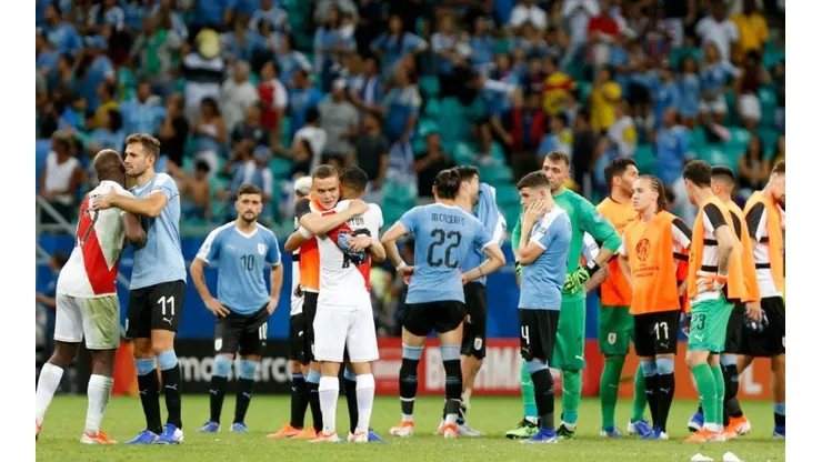 Yoshimar Yotún y Jonathan Rodríguez en la Copa América.