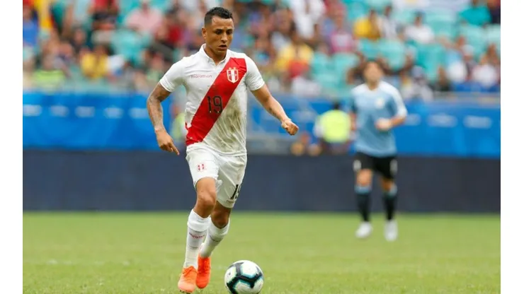 Yoshimar Yotún en el partido ante Uruguay.