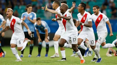Perú celebrando su paso a las semifinales