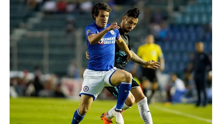 Fierro disputó tan solo un semestre con Cruz Azul.