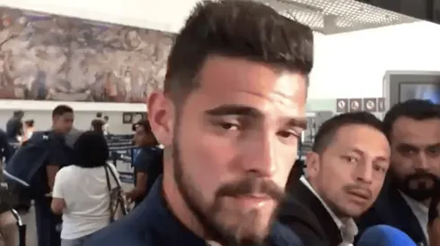 Andrés Gudiño dialogando con los medios de comunicación.