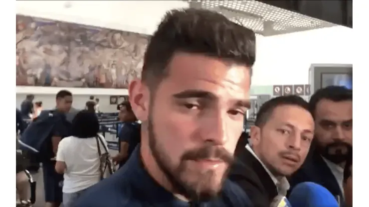 Andrés Gudiño dialogando con los medios de comunicación.
