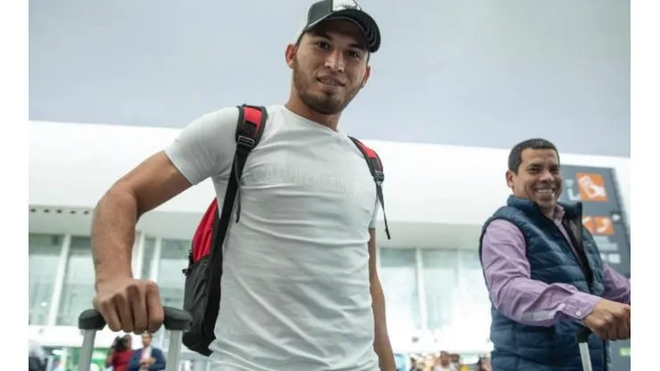 El defensor paraguayo estuvo un par de días en México junto a su representante y no la pasaron del todo bien