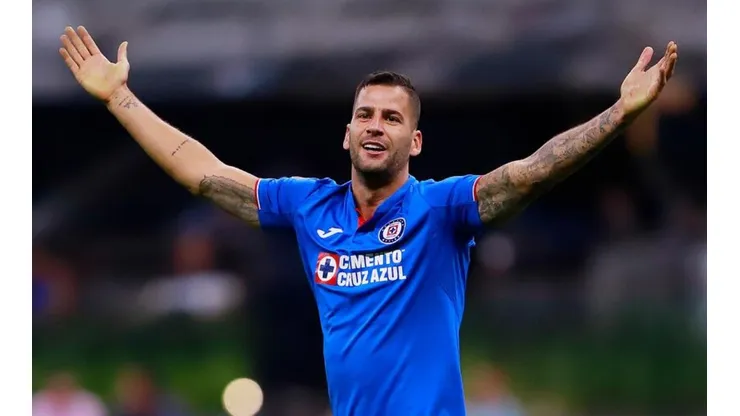 Edgar Méndez en un partido de Cruz Azul.