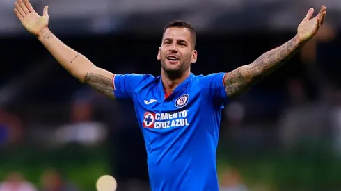 Edgar Méndez en uno de los partidos de Cruz Azul.