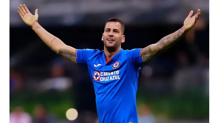 Edgar Méndez en uno de los partidos de Cruz Azul.