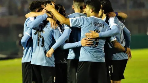 Equipo de Uruguay celebrando el triunfo.
