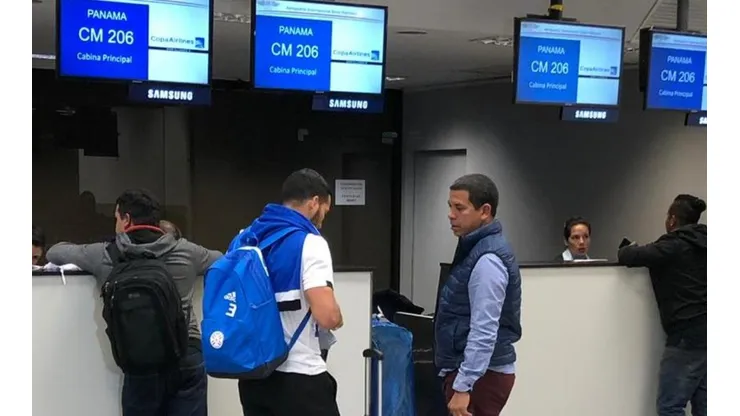 Por fin: Juan Escobar ya viaja a México para firmar con Cruz Azul